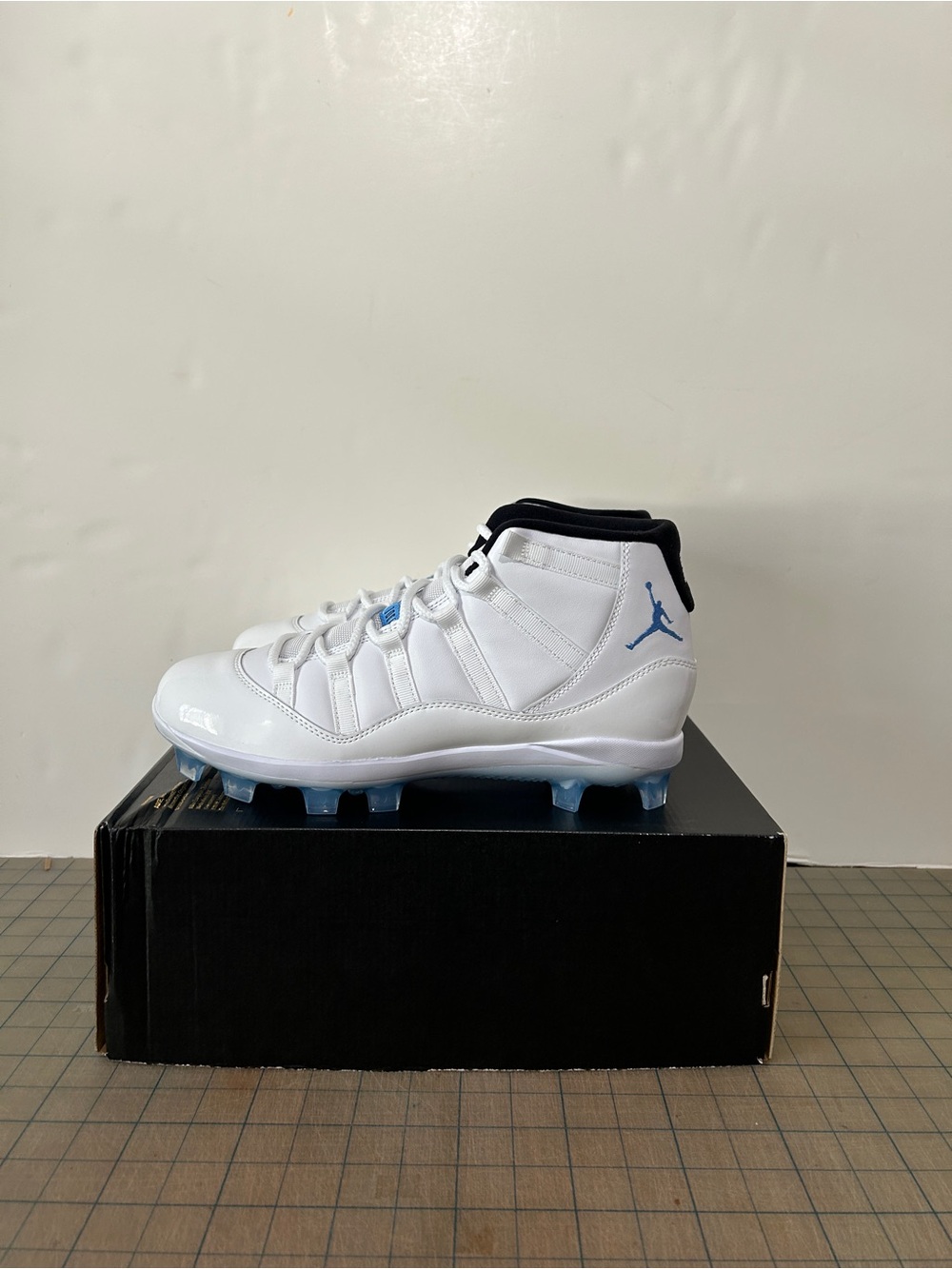 Jordan 11 Mid MCS Cleat ‘Legend Blue’